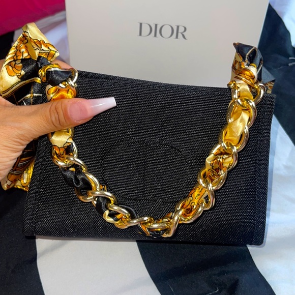 Dior hand bag/ cross body bag . Comes with a shoulder strap and packaged nicely. - Picture 2 of 4